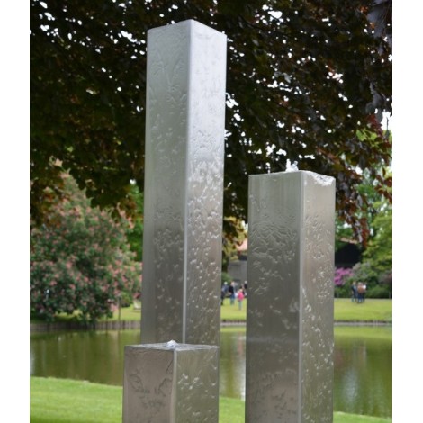 Gartenbrunnen aus Edelstahl Modell New York mit 3 Säulen